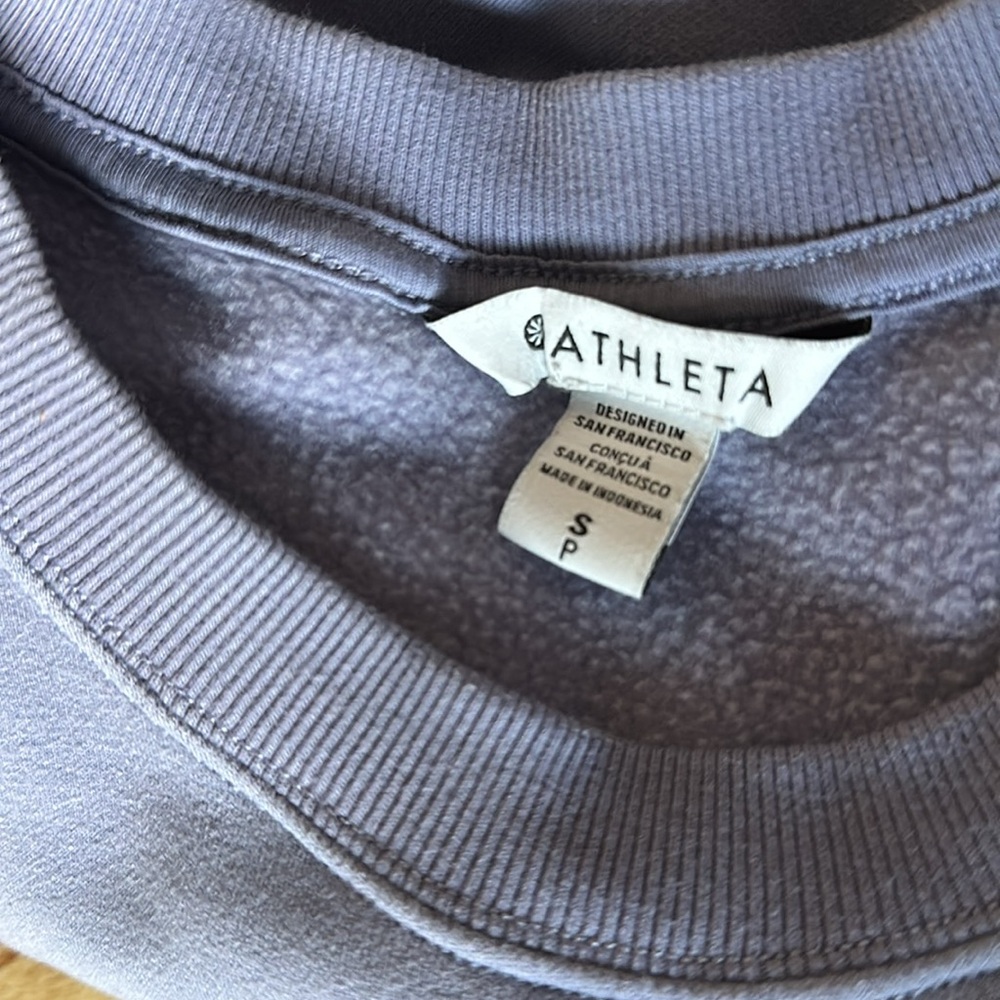 Athleta women’s size small cropped shirt lavender sweatshirt Crewneck - Picture 5 of 6